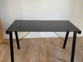 Ikea skrivebord
