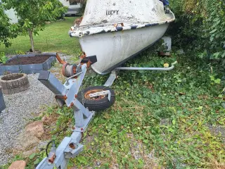 Skydepram Brenderup trailer motor 8 hk yamaha
