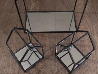 Fine metal huse med glas bund