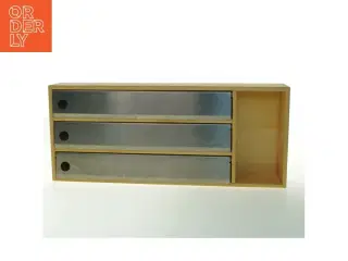 Skuffeopbevaring i træ og metal til Uniform skuffe
