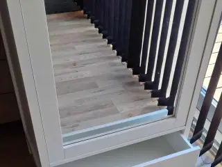 Entreskab med spejl