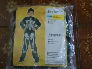 Str 6 til 8  en  Hallowien fastelavns dragt 