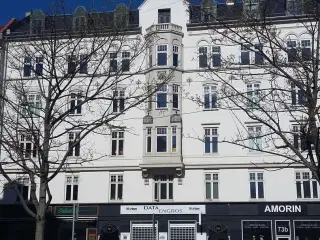 Stort butiks- eller kontorlokale på central handelsgade på Frederiksberg