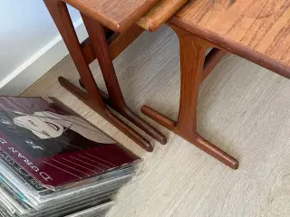 Teak træs indskudt borde