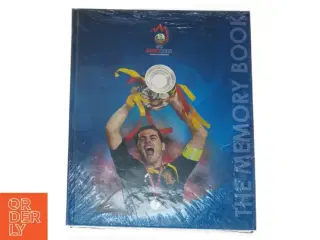 EURO 2008 hukommelsesbog fra Uefa (str. 3 x 25 cm)