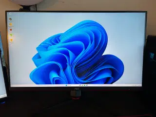 Gamer skærm med 4K-opløsning og 144 Hz