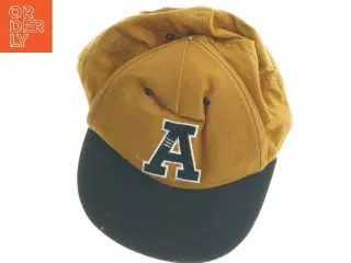 Baseballkasket med bogstav fra H&M (str. 152)