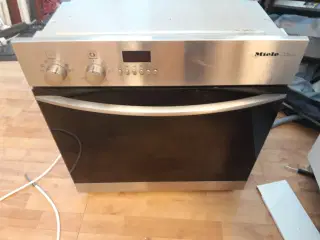 Fin Miele indbygningsovn sælges