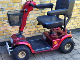 El scooter Easy Go model Jupiter med 4 hjul.