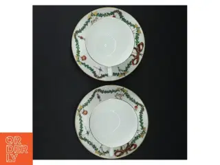 Juleinspirerede tekopper med underkopper fra Royal Copenhagen (str. Ø. 16,5 cm. h 6,5 ø. 10,5 cm)