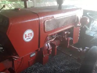 Traktor ih 275