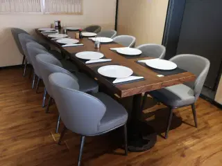 3 borde og 10 nye stole