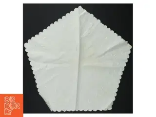 Broderet serviet (str. 33 x 34 cm)