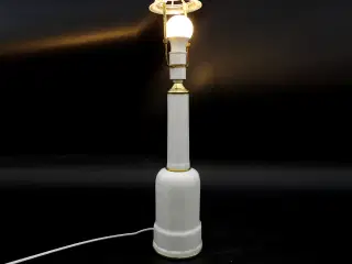 Ekstra høj Heiberg bordlampe i porcelæn og messing
