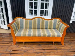 Antik sofa i træ med opbevaringsplads