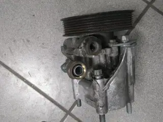 land rover defender servopumpe