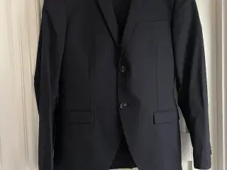 Jakkesæt habit fra Tiger og sweden sort