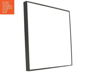 Kvadratisk spejl med sort kant  (str. 34 x 34 x 2,5 cm)