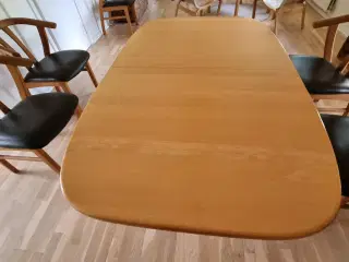 Spisebord i træ
