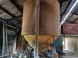 - - - Glasfiber silo 10 tons