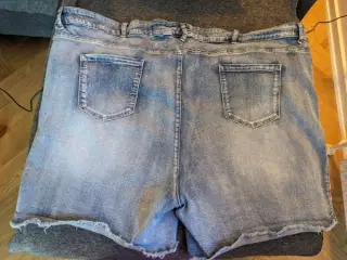 Lækre jeansshorts sælges
