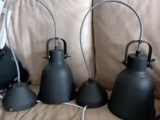 2 FLOTTE KOKSGRÅ LAMPER MED FATNINGER 15 CM I DIAM