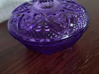 Elegant sukkerskål i presset glas