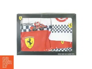 Babysæt fra Ferrari UBRUGT I ORIGINAL GAVEÆSKE (str. 0-3 måneder)