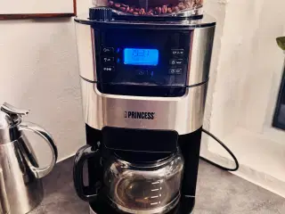 Hele bønner og formalet kaffe