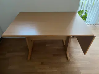 Spisebord med stole