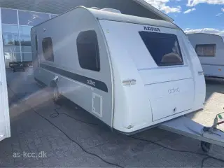 0 - Adria Adiva 553 PH   Adria Adiva 553 PH årg. 2011. Isabella Capri 2,5 m.  fortelt, mover, el-støtteben, Air Con. 4 sovepladser, 5 siddepladser