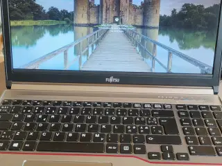 Fujitsy Lifebook E756 Bærbar PC