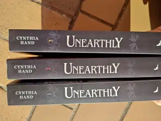 Unearthly 1-3 Bøger af Cynthia Hand