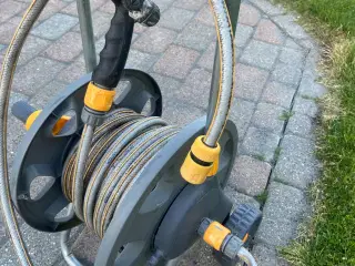 Haveslange med Vogn og sprøjtepistol 
