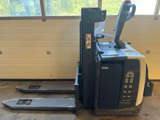 Atlet PSP160 1600 kg. pallestabler med ståplade.