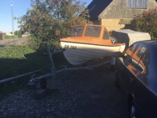 Øien jolle 15 fods , 600 Kgs trailer, 8 Hk Tohatsu