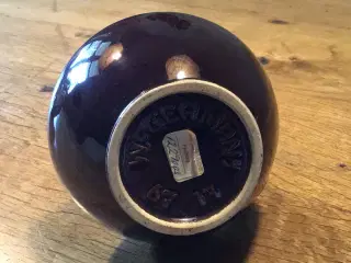 Vase og lille krukke i gammelt keramik