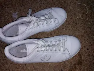 Flotte hvide sko