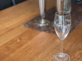 Mads Stage hvidvins glas 