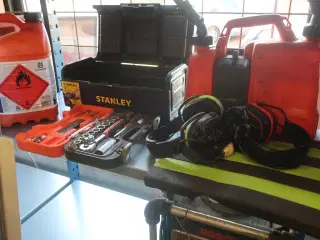 Dunk, høreværn, topnøglesæt m.m.