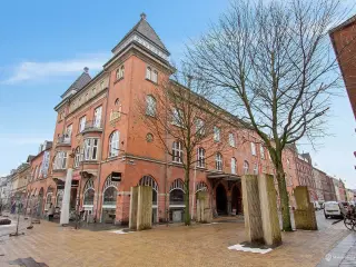 Unikt erhvervslejemål i Odense C – kontor. showroom eller kreativt lokale i historiske rammer