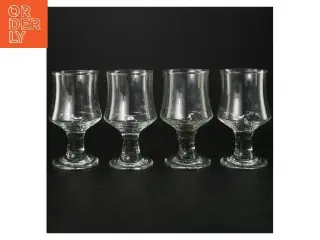 Fire glas på fod (str. 15 cm)