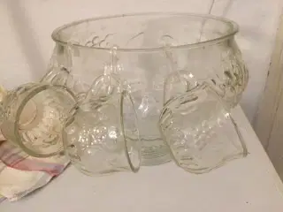 Glasbowle med 9 tilhørende glaskrus