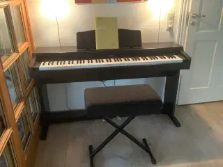 HP 137 digital piano