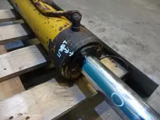 Hydrema 906A Støttebens Cylinder 200821