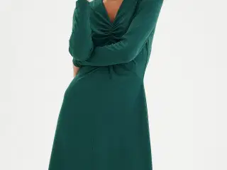 InWear kjole med flot detalje foran