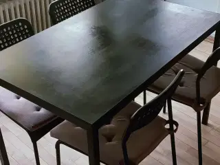 Sort spisebord med 4 stole x2