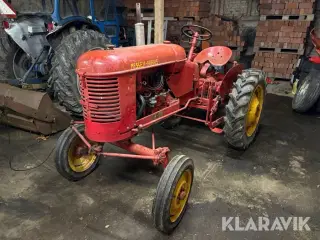Veterantraktor Massey Harris 812