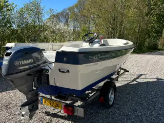 Crescent styrepultbåd med 25 hk Yamaha 4 takt