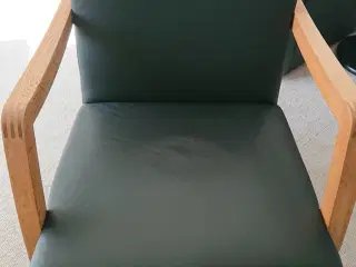 Lille sort læderstol